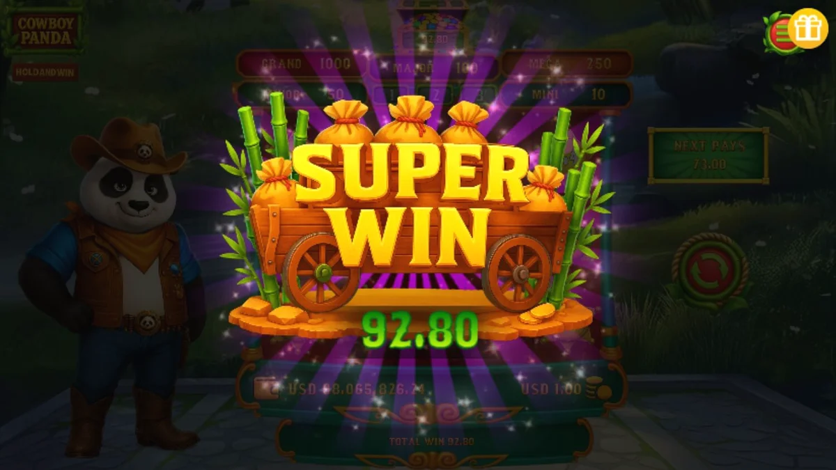 Panda koboi berdiri di depan kuil hutan dalam slot Cowboy Panda Hold & Spin